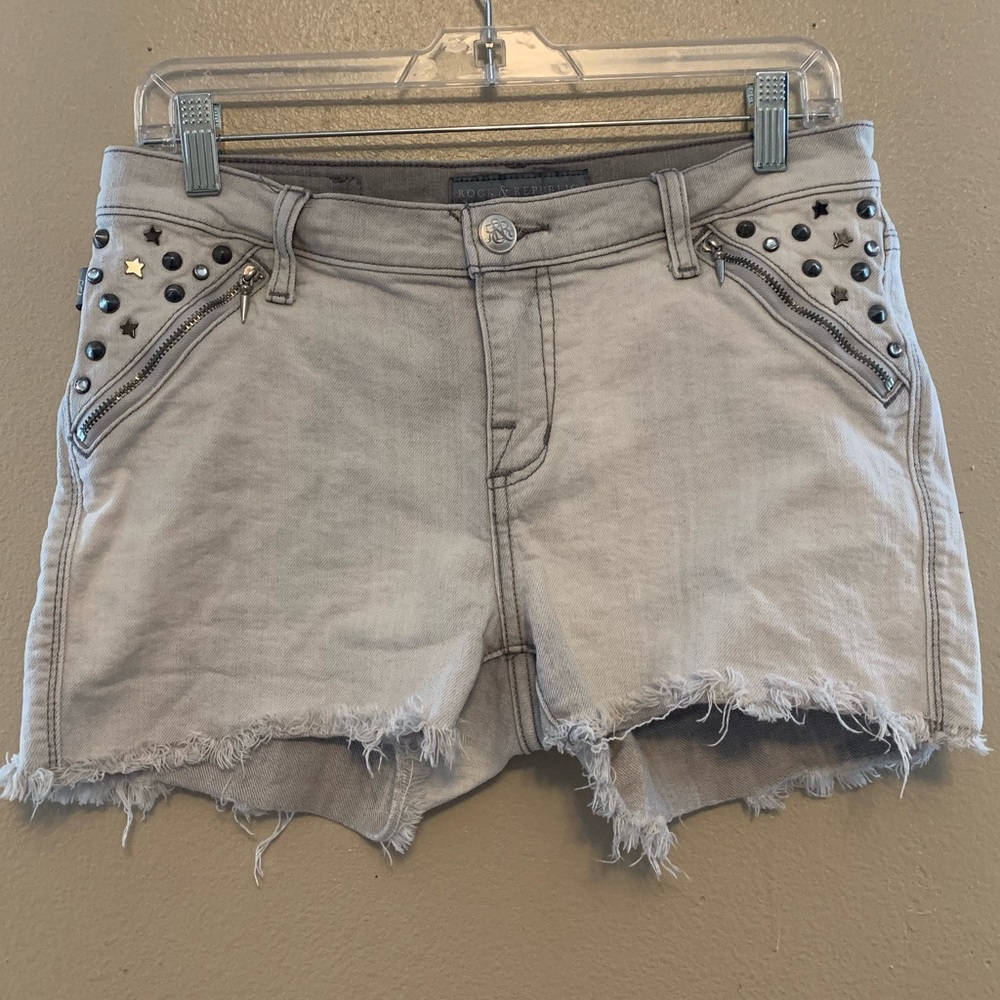 Rock & Republic Women's Faded Gray Pixie Armor Studded Cut Off Denim Shorts sz 6